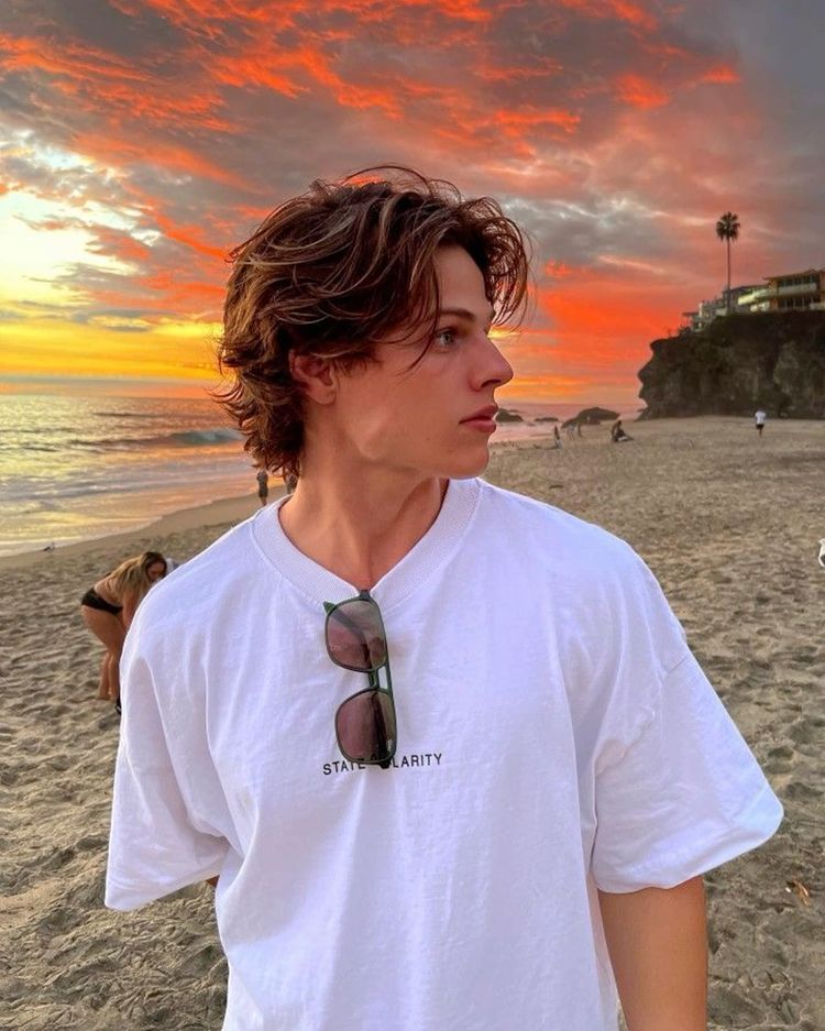 Virtual influencer lifestyle content produced without a photoshoot